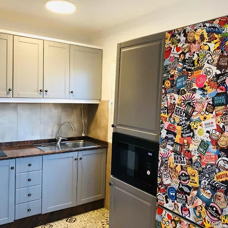 5 Min Walk From Yumbo! 128 דירה *