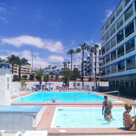 5 Min Walk From Yumbo! 128 דירה